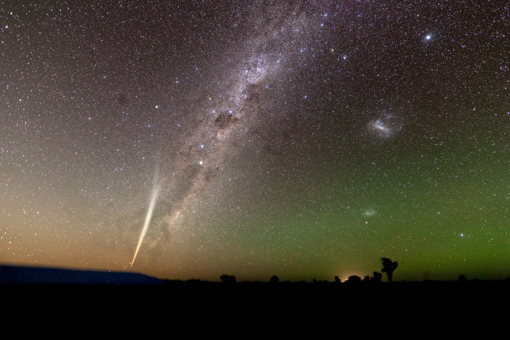 Comet_Lovejoy_2011Milky_Way_Wide_Field